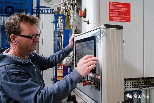 Quangong Lecture Hall丨Hoe de permeabele blokmachine onderhouden?