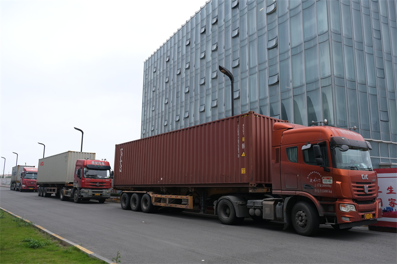 QGM steenfabricagemachines verzonden naar het Midden-Oosten, waardoor de regionale bouw een nieuwe sprong voorwaarts kan maken