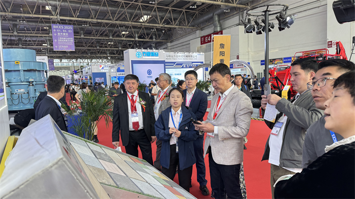 Gouden herfstbijeenkomst om te praten over slimme productie, de kracht van Quangong creëert schittering