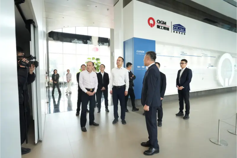 Overheid en bedrijven werken samen om ontwikkeling te bevorderen; Onderzoek ter plaatse verwarmt de harten van ondernemingen.