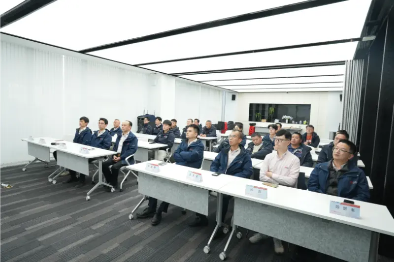 De mobilisatiebijeenkomst voor het overzeese baksteenproductieproject van Quangong Machinery Co., Ltd. werd met succes afgerond.