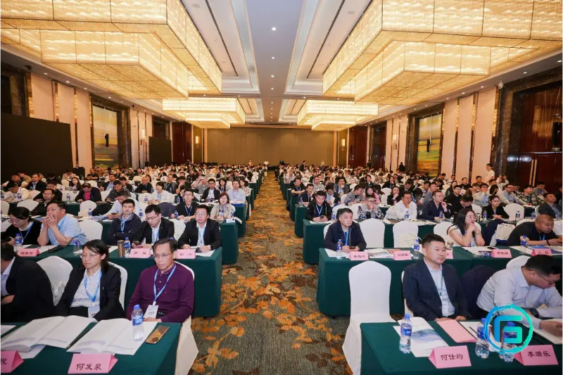 Quangong Machinery Co., Ltd. verschijnt op de Solid Waste Utilization Conference en deelt prestaties op het gebied van blokvormmachines