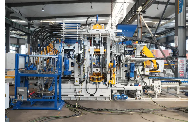 Quangong Machine ZN900-2 baksteenproductielijn: ondersteund door intelligentie, bouwt een nieuwe maatstaf voor efficiënte en groene baksteenproductie