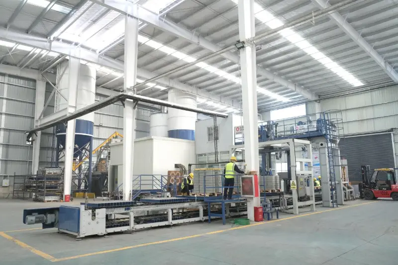Automatische bestratingsblokmachine voor Zuidoost-Azië | Efficiënte productieoplossingen voor betonafwerkmachines